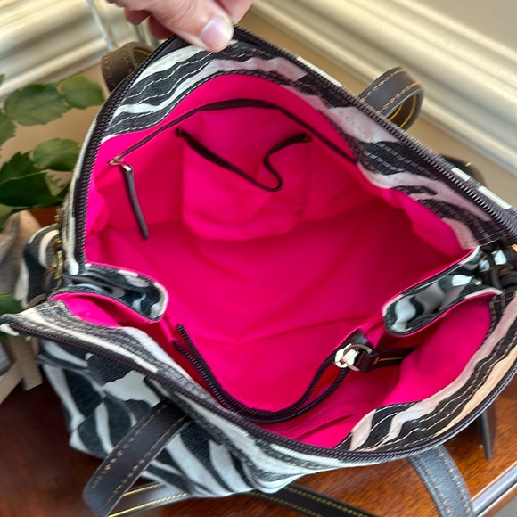 🎄♥️ Dooney & Bourke Canvas Zebra Victoria Bag, Pink Lining ♥️🎄 - Picture 13 of 16